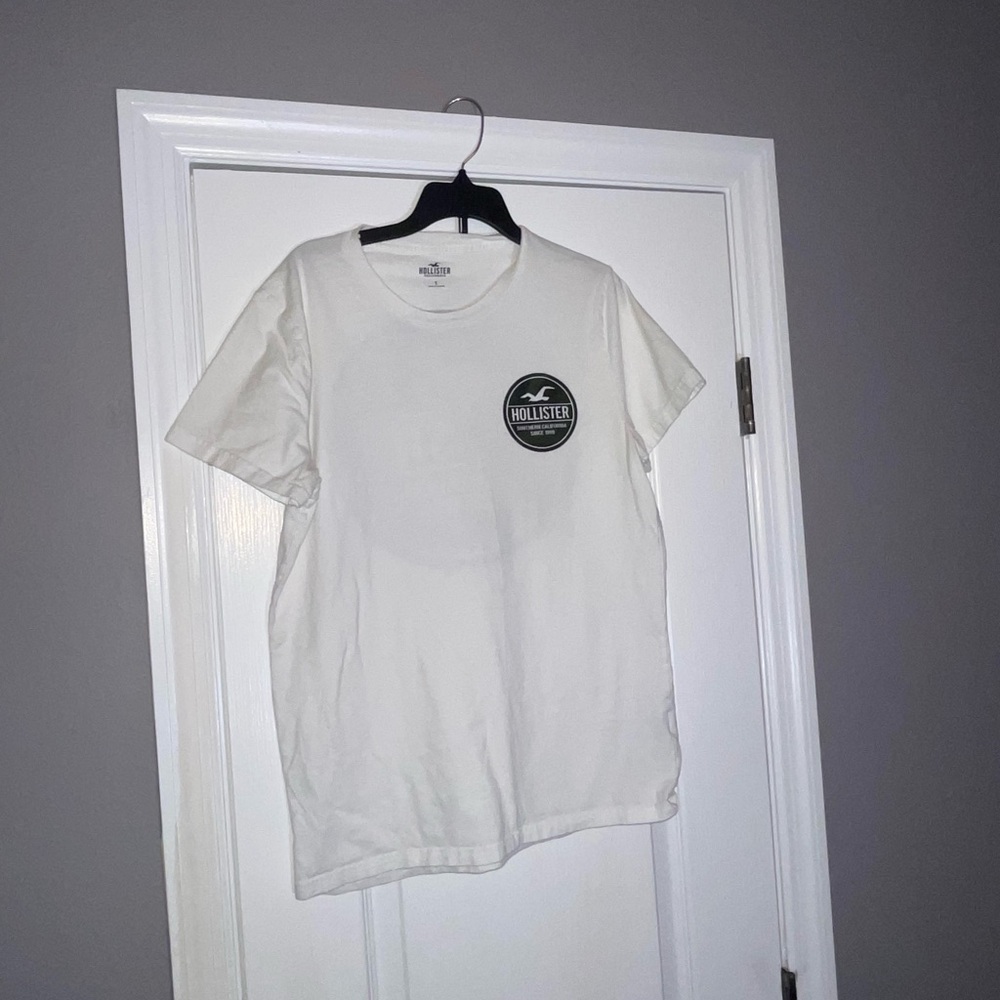Hollister White Tee with Logo Patch Camouflage Small